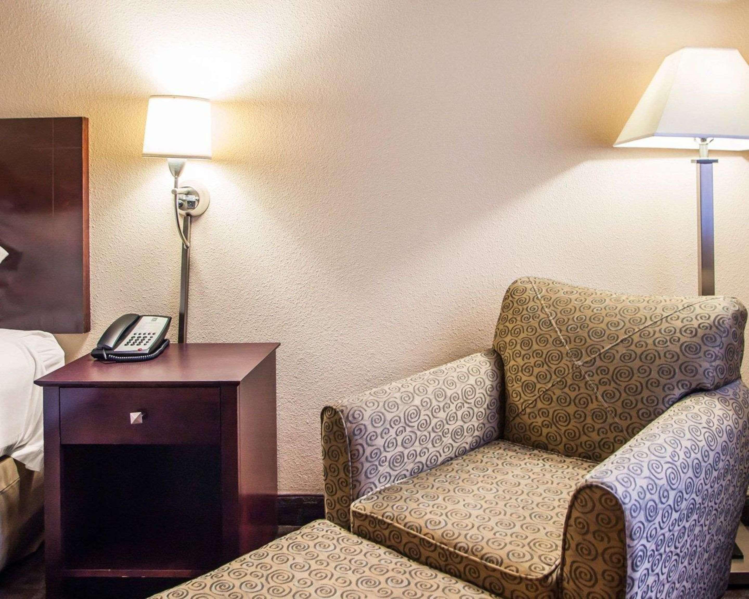 Quality Inn & Suites Peoria Ngoại thất bức ảnh